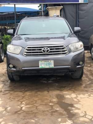 A picture of Toyota Highlander 2008 model