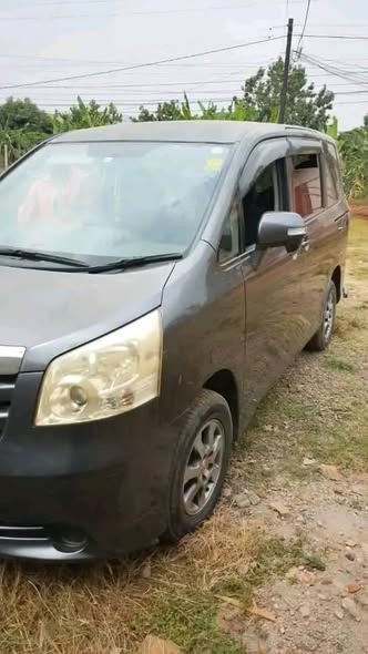 A picture of Toyota Noah 28m money needed