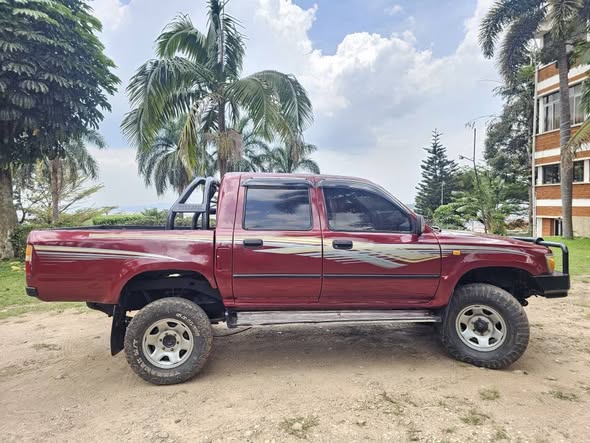 A picture of Toyota Hilux 1995 3L Diesel Manual UGX 25M WhatsApp 0726057699