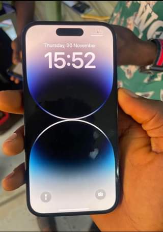 A picture of iPhone 15 pro max android version