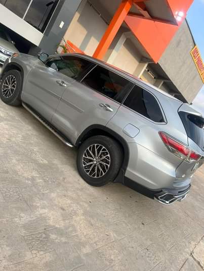 A picture of Very Sharp Toyota Highlander 2016 Model Keyless Entry
