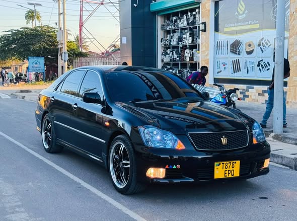 A picture of TOYOTA CROWN ATHLETE KALI Engine 4GR 2360cc Full Options Full