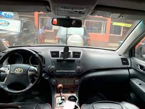 A picture of Pure First Body 2012 Toyota Highlander 2012 Limited Edition Super