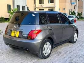 A picture of Toyota ist kali sana Call 255655668290 Call 255756668290