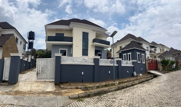 A picture of 4 bedroom duplex with 1 room BQ