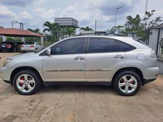 A picture of 2007 Lexus Rx330 few months used and you are just