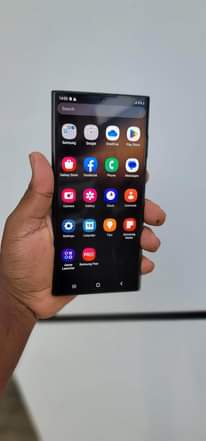 A picture of Samsung lovers