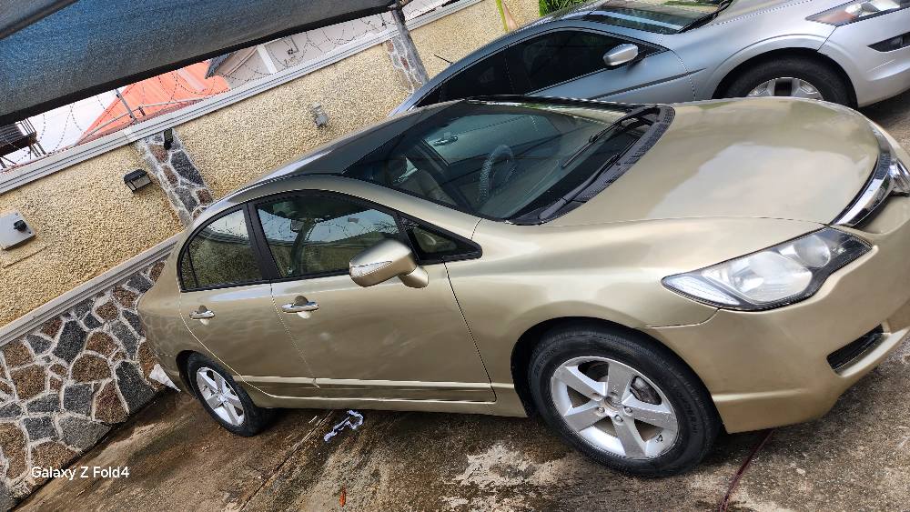 A picture of Honda civic i robot