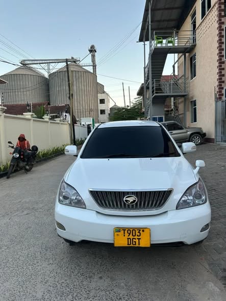 A picture of Toyota Harrier 240G