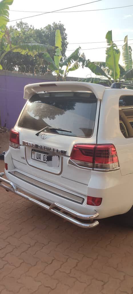 A picture of Quick sale money needed now land cruiser V8 petrol 90M