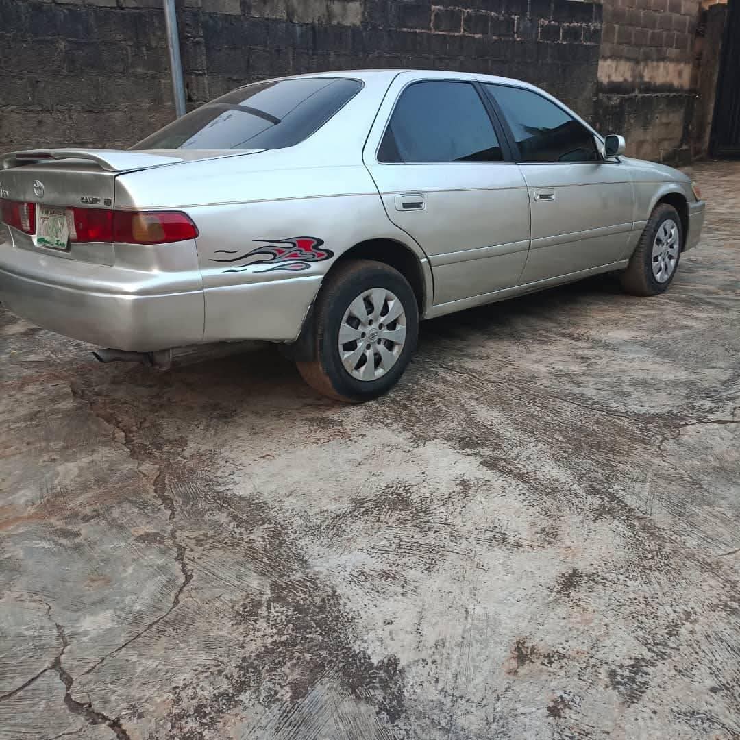 A picture of 2000 Toyota camry