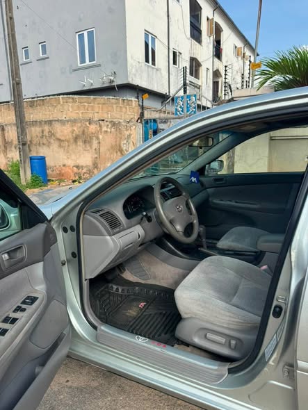 A picture of Toyota Camry 2004 Model