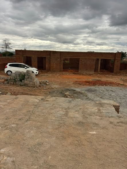 A picture of UNFINISHED 6 HOUSES FOR SALE 0989849411
