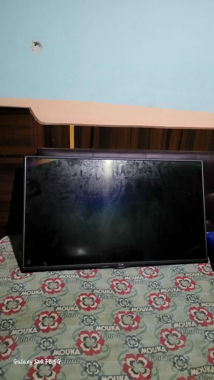 A picture of Spoilt screen LG Tv