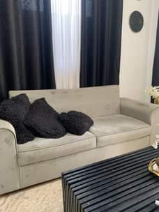 A picture of Sofa la watu 3