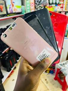A picture of Aquos.oppo. sumsung.