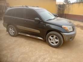 A picture of Rav4 2004 model Engine and Gear perfect AC Super chilling