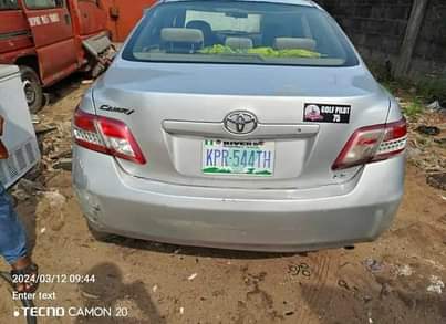 A picture of 2010 Camry with venza engine Engine has noise Body needs