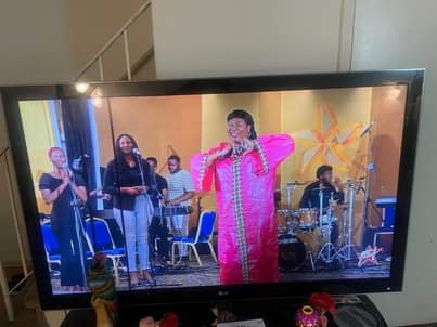A picture of Big TV 85 ech