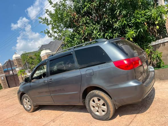 A picture of Toyota Sienna