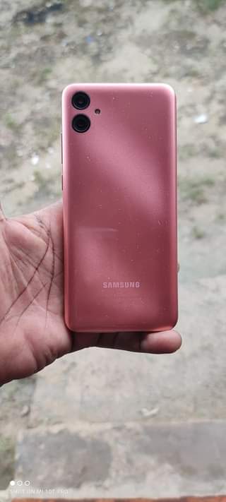 A picture of SAMSUNG A04E