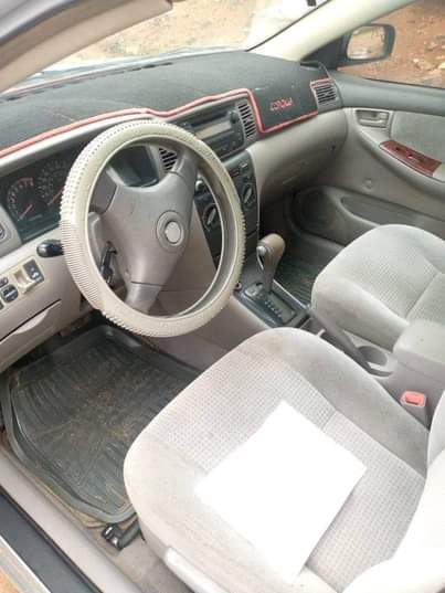 A picture of 2005 Toyota Corolla LE