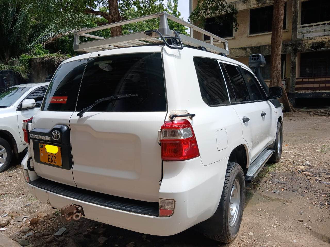 A picture of TOYOTA LANDCRUISER EKC PRICE 175M 0765242424 Call WhatsApp INSTAGRAM Magari