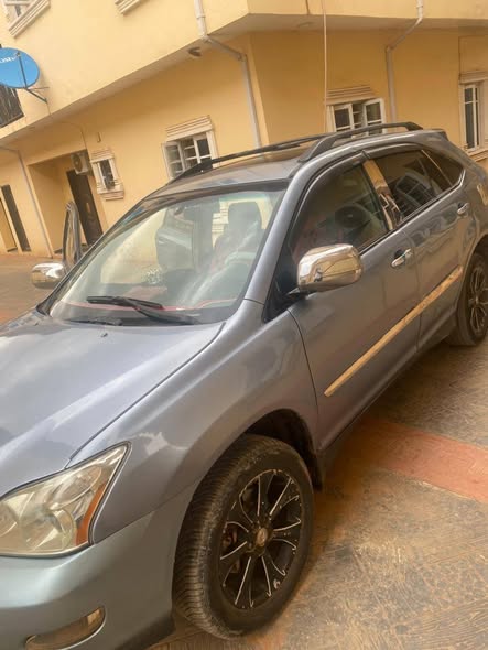 A picture of Lexus rx 330 2005 awoof deals
