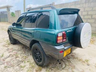 A picture of 2003 TOYOTA RAV 4 OLD