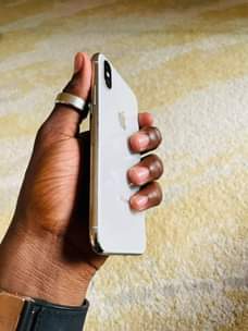 A picture of Iphone X