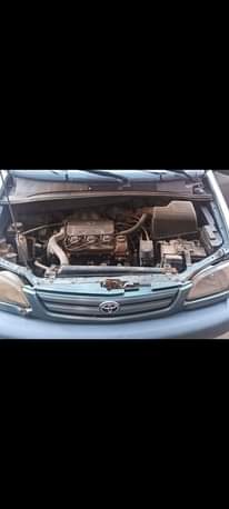 A picture of Toyota Sienna 02