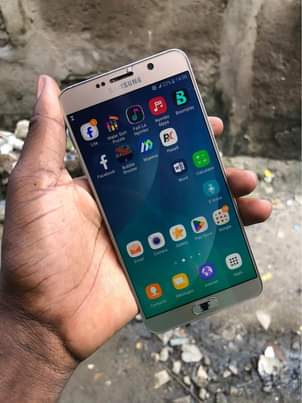 A picture of Samsung note 5
