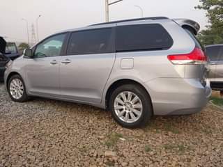 A picture of Toyota sienna 2013 direct Belgium 14m