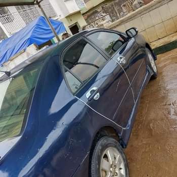 A picture of 2004 well maintained Toyota corolla