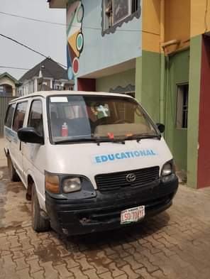 A picture of Bus for sale.. 1 Hummer one bus. 4m 2 Hiace