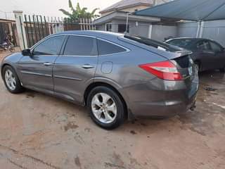 A picture of HONDA Crosstour