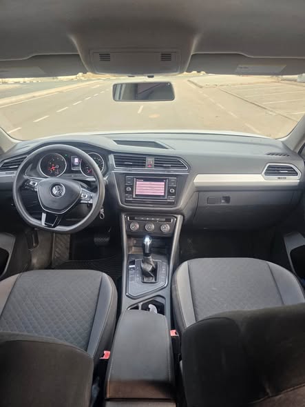 A picture of VOLKSWAGEN TIGUAN TSI 2018 4 cylinder