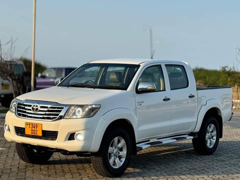 A picture of TOYOTA PICK UP DOUBLE CABIN BEI 50M