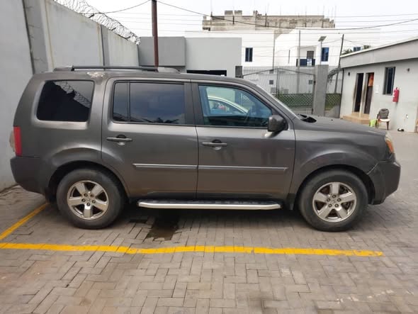 A picture of Honda pilot 2011