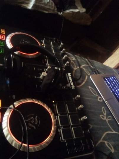 A picture of Numark pro 2