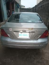 A picture of Toyota Avalon 04