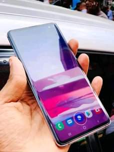A picture of Samsung S10 plus