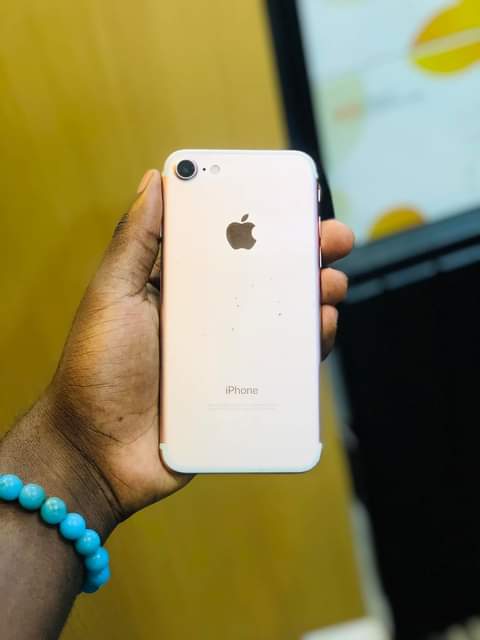 A picture of iPhone 7g Gb
