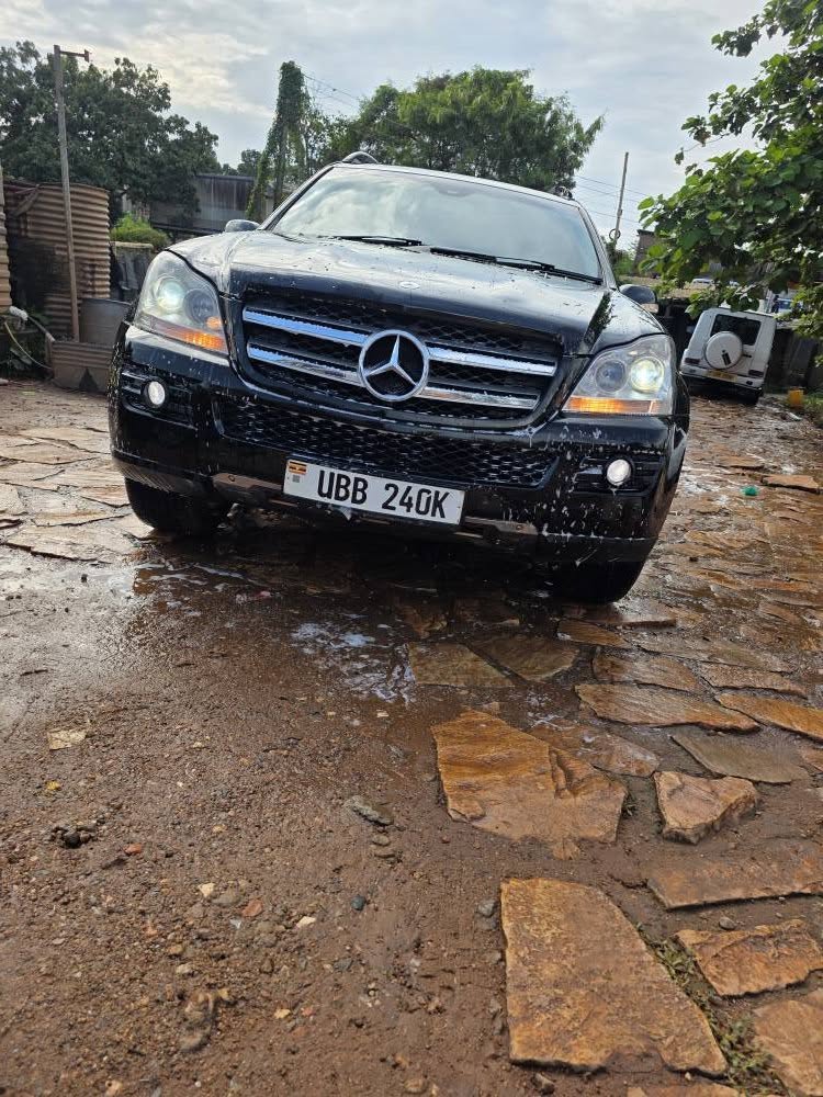 A picture of Mercedes Benz gl 500