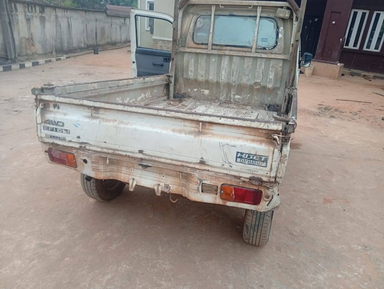 A picture of Neat hiject truck Price 2m take home Engine gear are