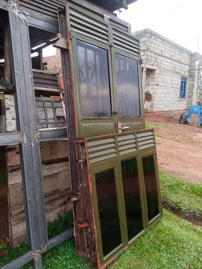 A picture of 4 8ft double door 350k
