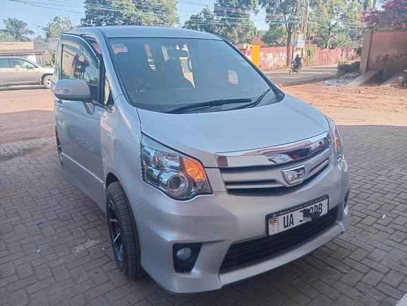A picture of 2013 Toyota noah toyota