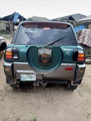 A picture of 2001 Toyota RAV4