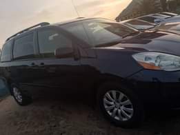 A picture of Toyota Sienna 2006 model Port Harcourt All is perfect 3