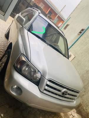 A picture of Register 3 seaters Toyota Highlander